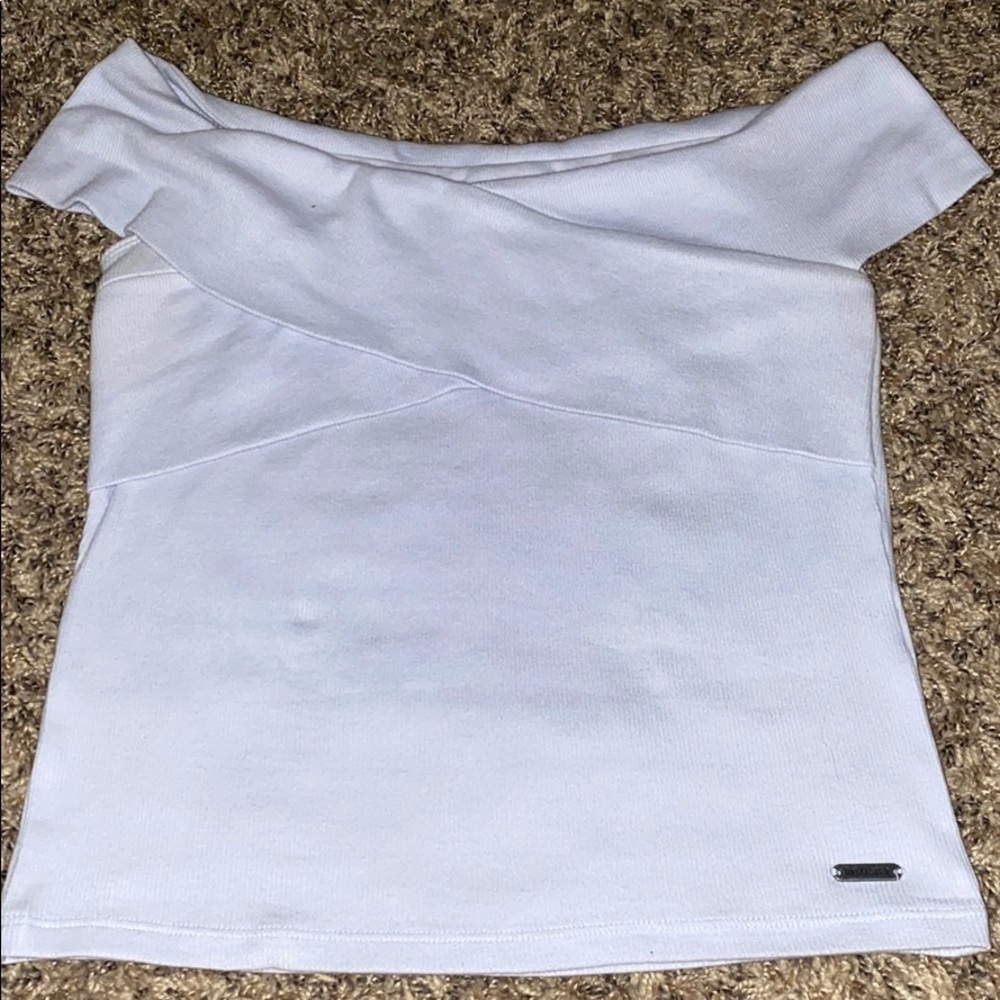 A very cute ribbed crop top .